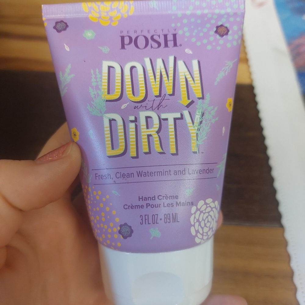 Perfectly Posh Down with Dirty Hand Crème~Watermint and lavender ~New/Sealed
